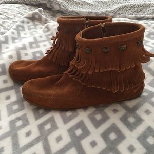 Women’s Minnetonka moccasin shoes